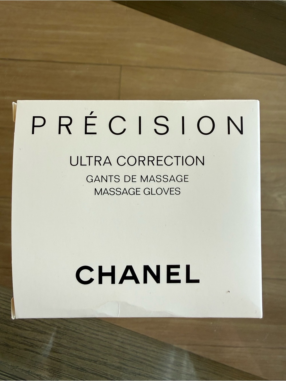 CHANEL Precision Ultra Correction Massage Gloves - White